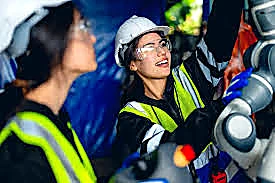 seguridad-industrial-trabajadora-robotica-epp